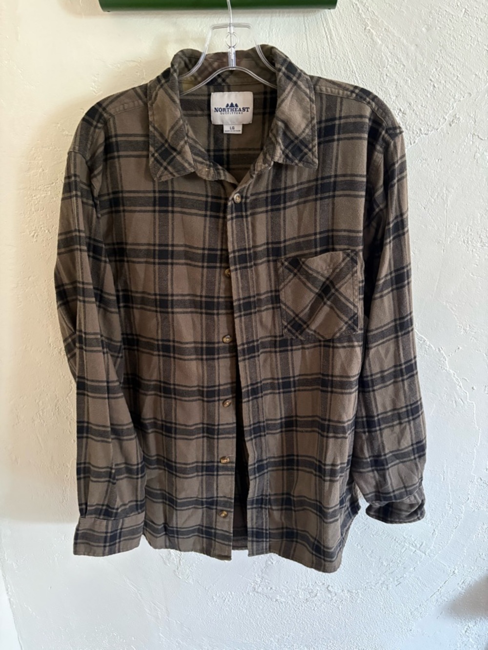 🌼 Northeast Outfitters Olive & Black Plaid Button-Up Shirt